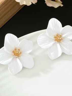 White Flower Statement Earrings Gold Center Tropical Island Jewelry